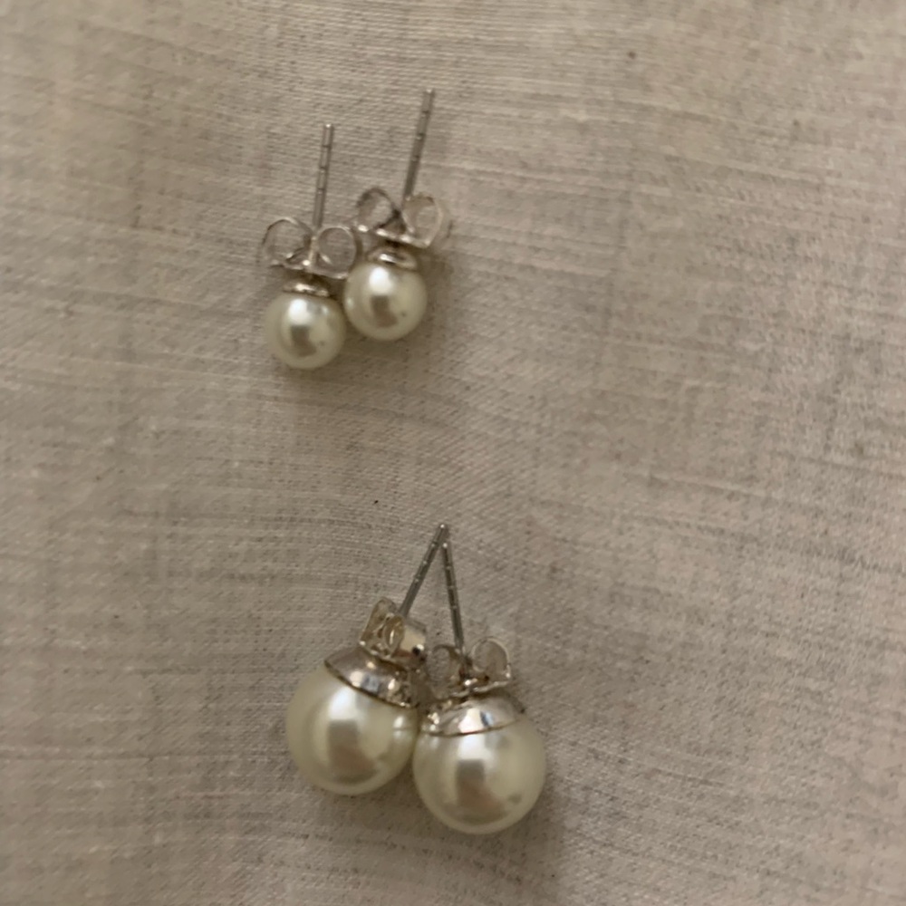 Pearl Studs Set